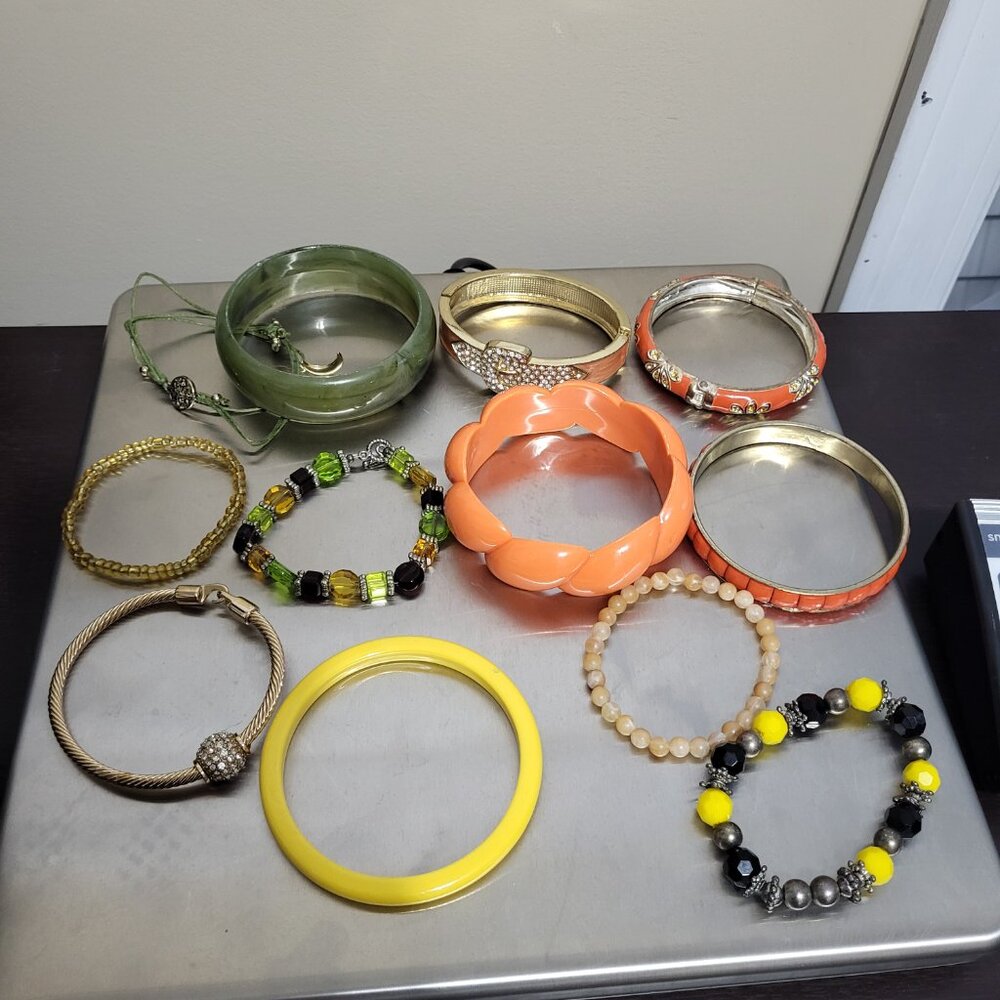 Lot 15 - Bracelet Bundle (19 Pieces)